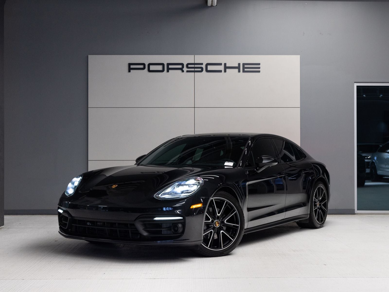 2023 Porsche Panamera 4 Platinum Edition