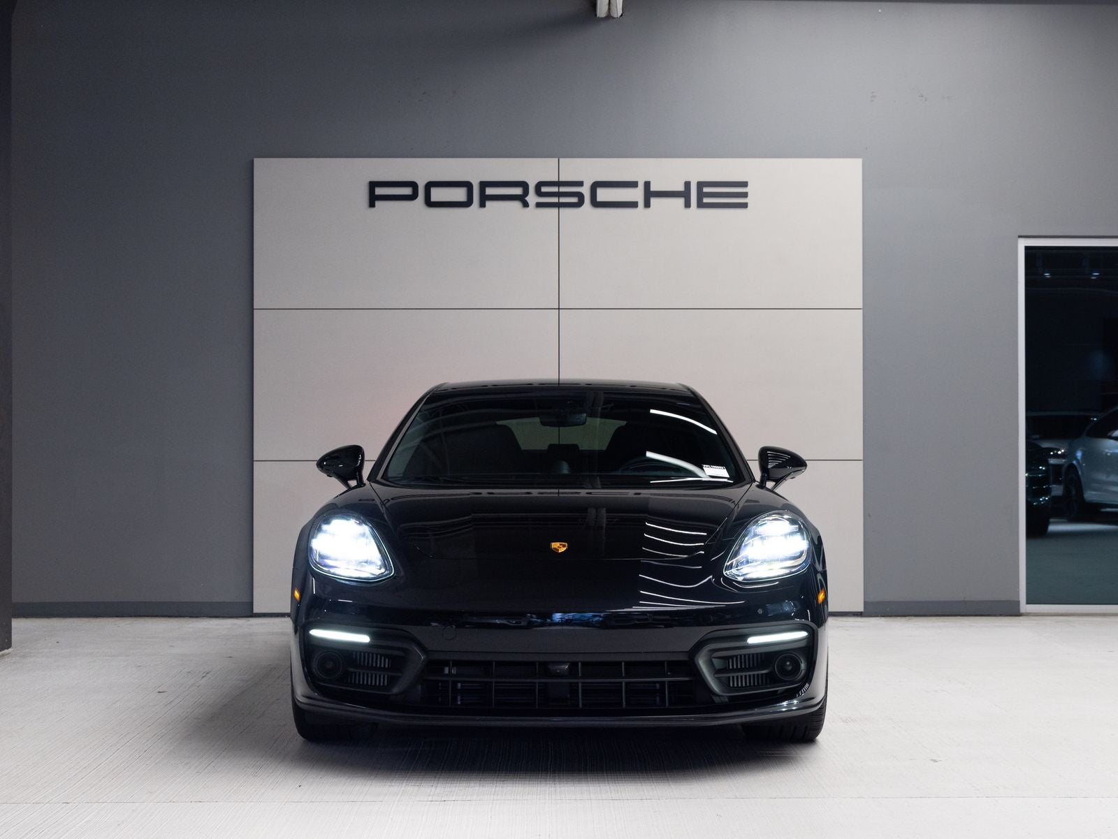 2023 Porsche Panamera 4 Platinum Edition