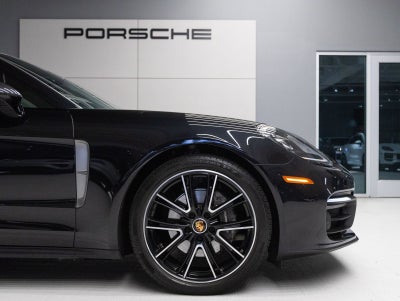 2023 Porsche Panamera 4 Platinum Edition