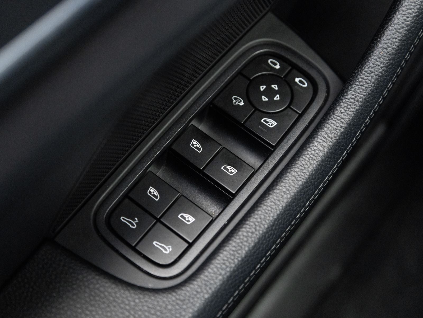 2023 Porsche Panamera 4 Platinum Edition
