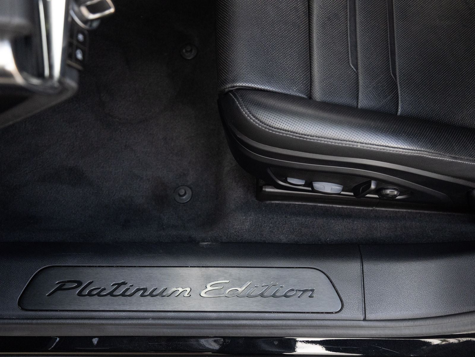 2023 Porsche Panamera 4 Platinum Edition