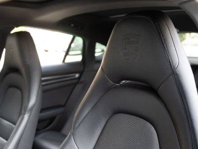 2023 Porsche Panamera 4 Platinum Edition