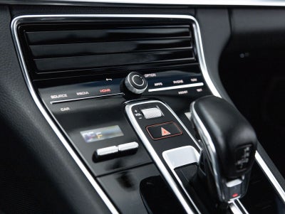 2023 Porsche Panamera 4 Platinum Edition