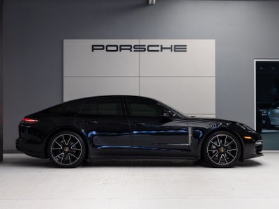 2023 Porsche Panamera 4 Platinum Edition