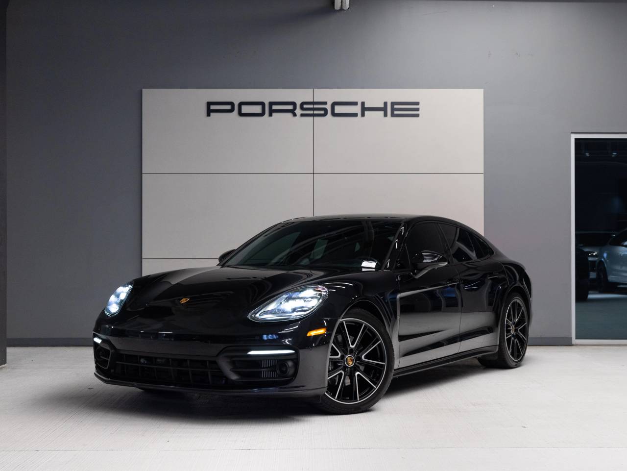 2023 Porsche Panamera Platinum Edition