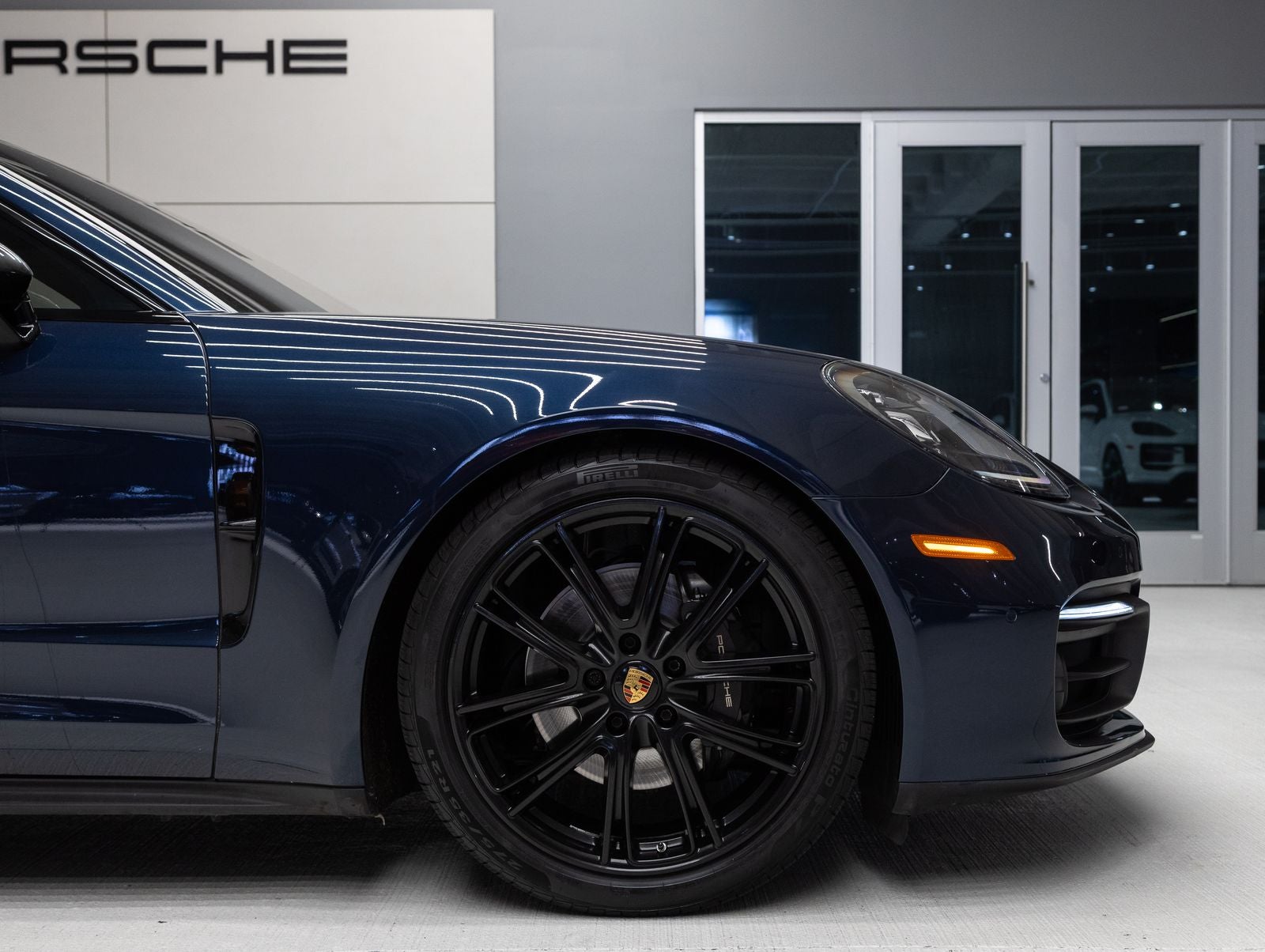 2023 Porsche Panamera 4 Platinum Edition