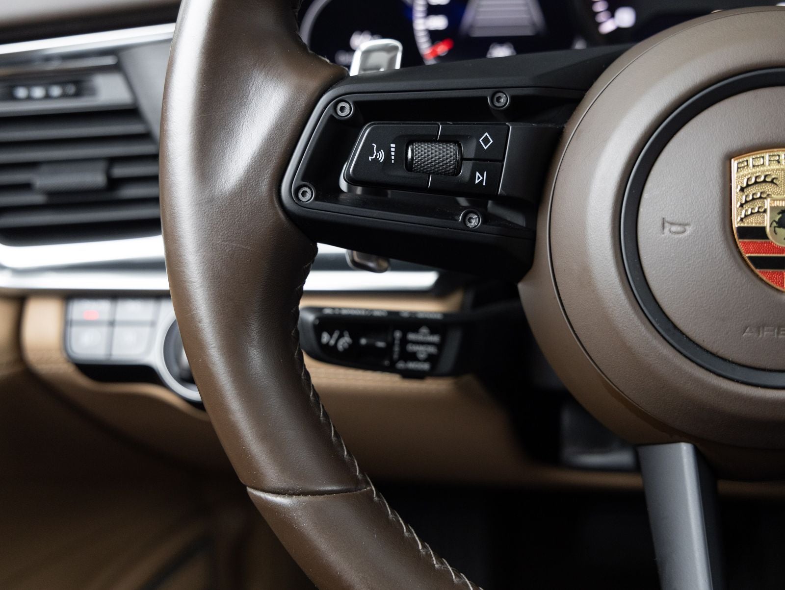 2023 Porsche Panamera 4 Platinum Edition