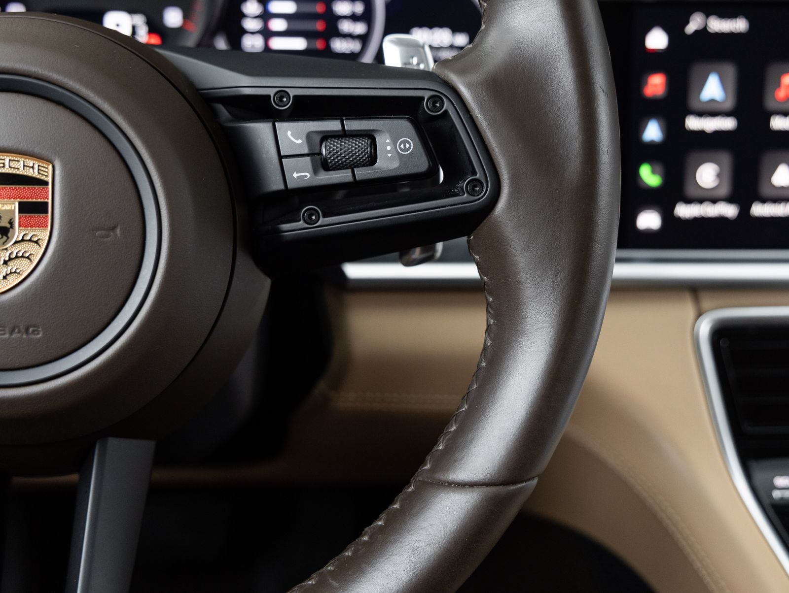 2023 Porsche Panamera 4 Platinum Edition