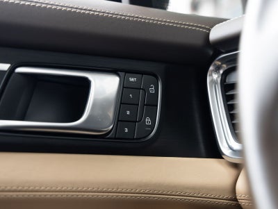 2023 Porsche Panamera 4 Platinum Edition