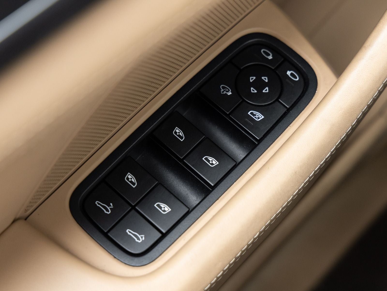 2023 Porsche Panamera 4 Platinum Edition
