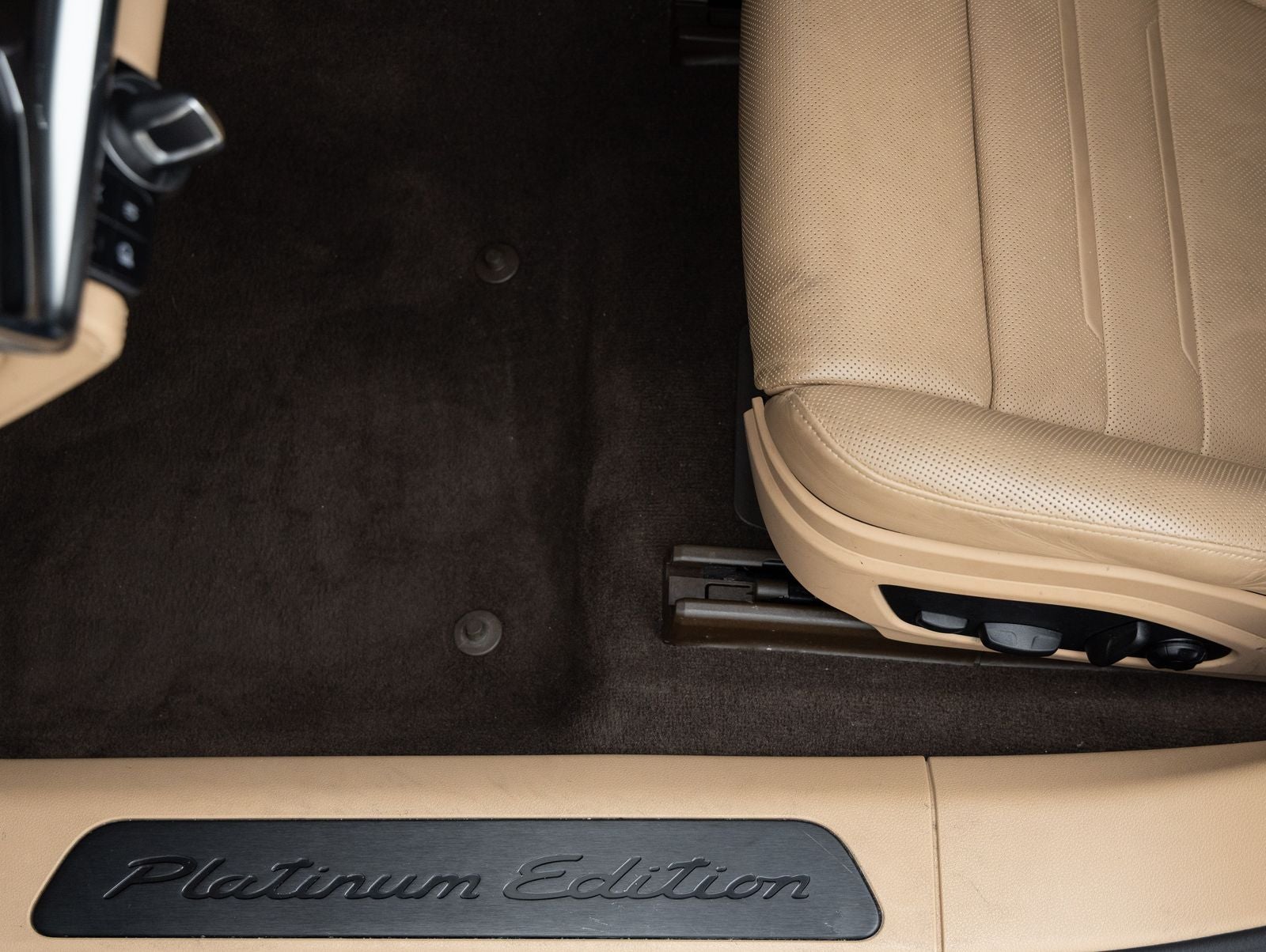 2023 Porsche Panamera 4 Platinum Edition