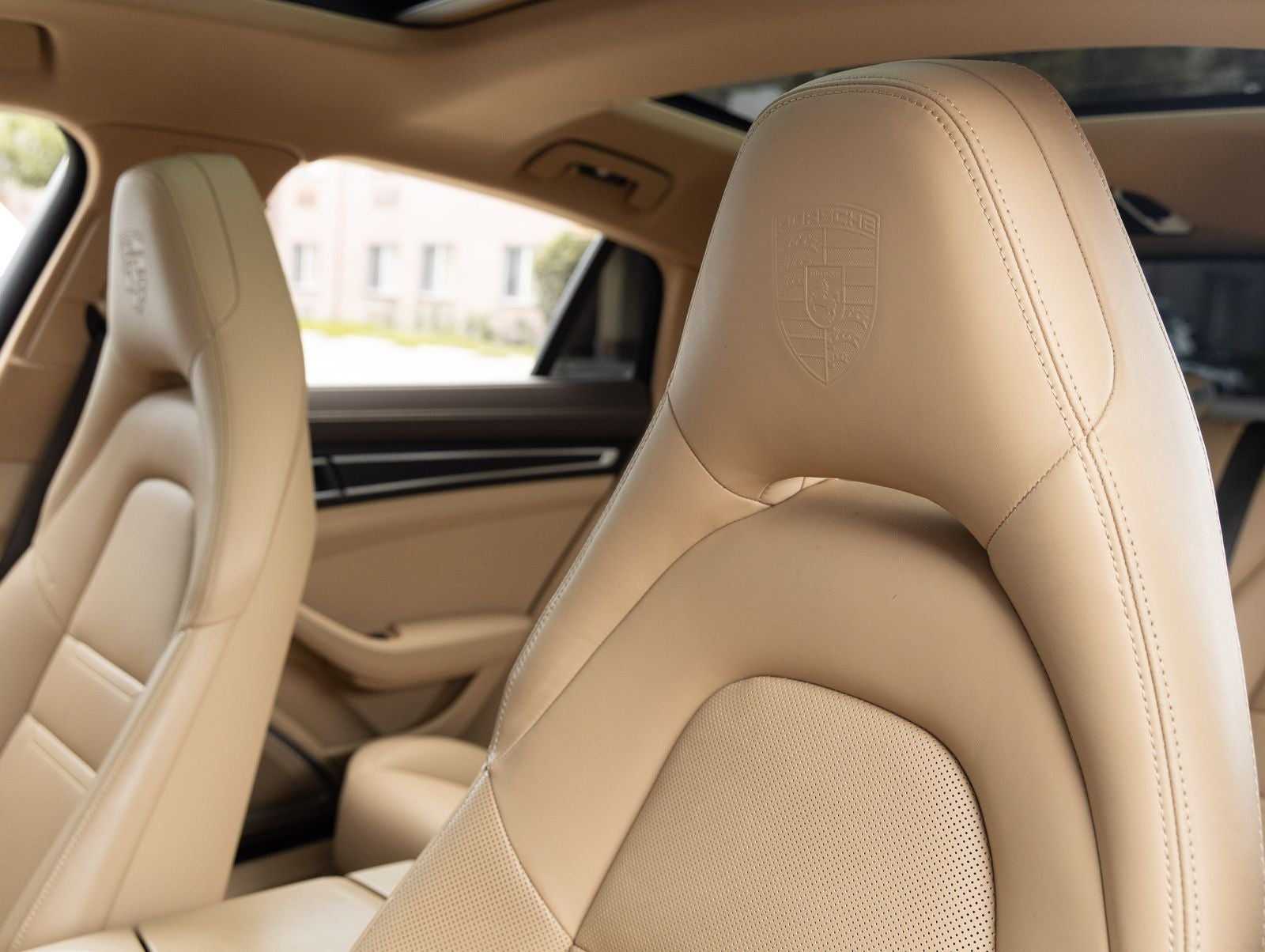 2023 Porsche Panamera 4 Platinum Edition