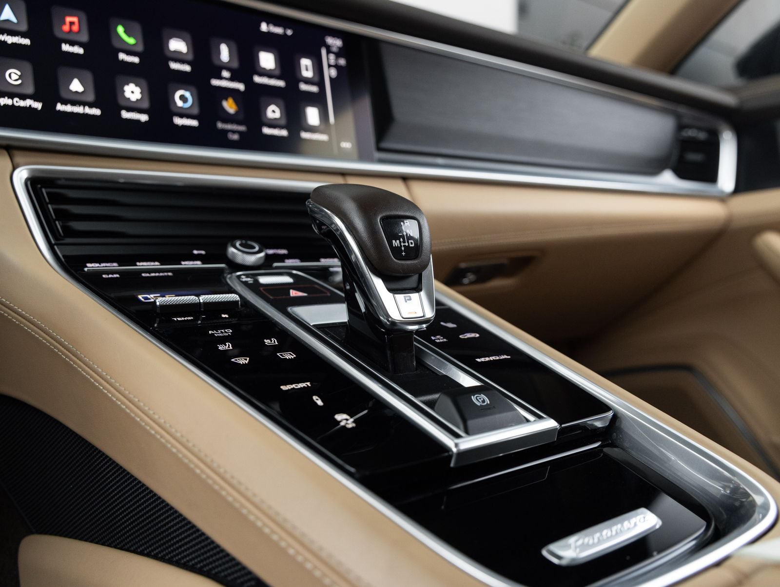 2023 Porsche Panamera 4 Platinum Edition