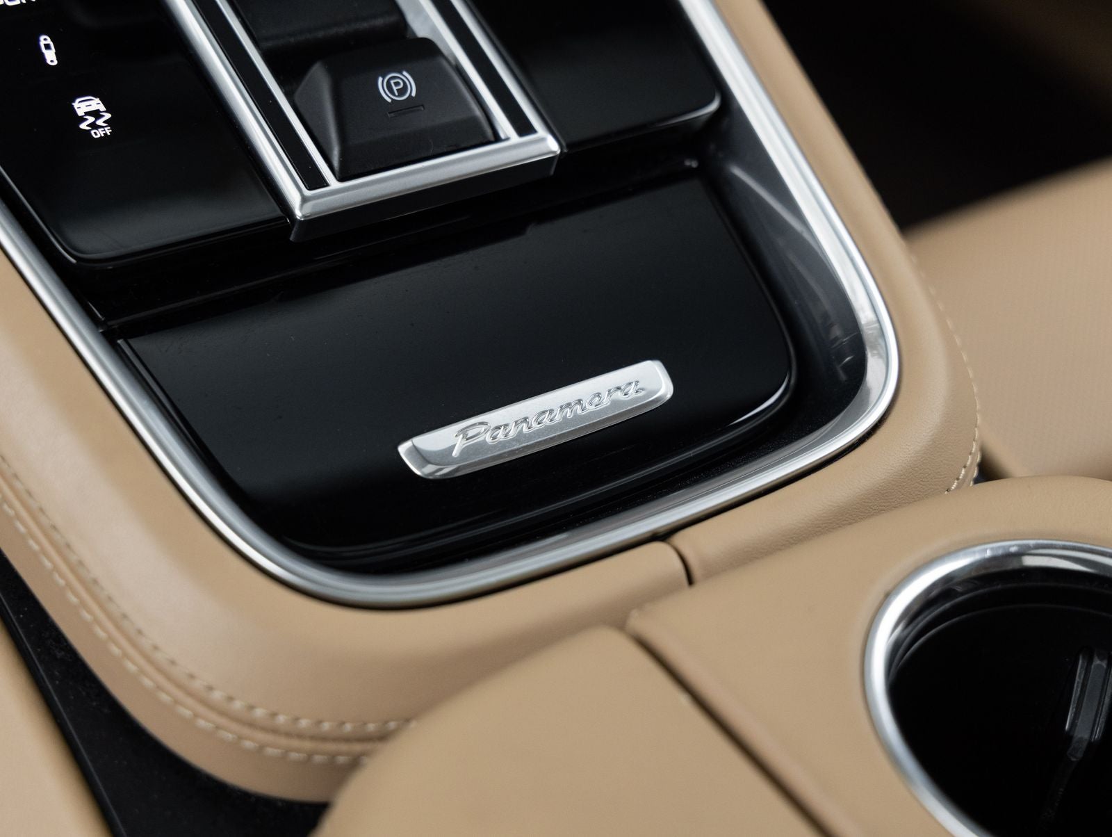 2023 Porsche Panamera 4 Platinum Edition