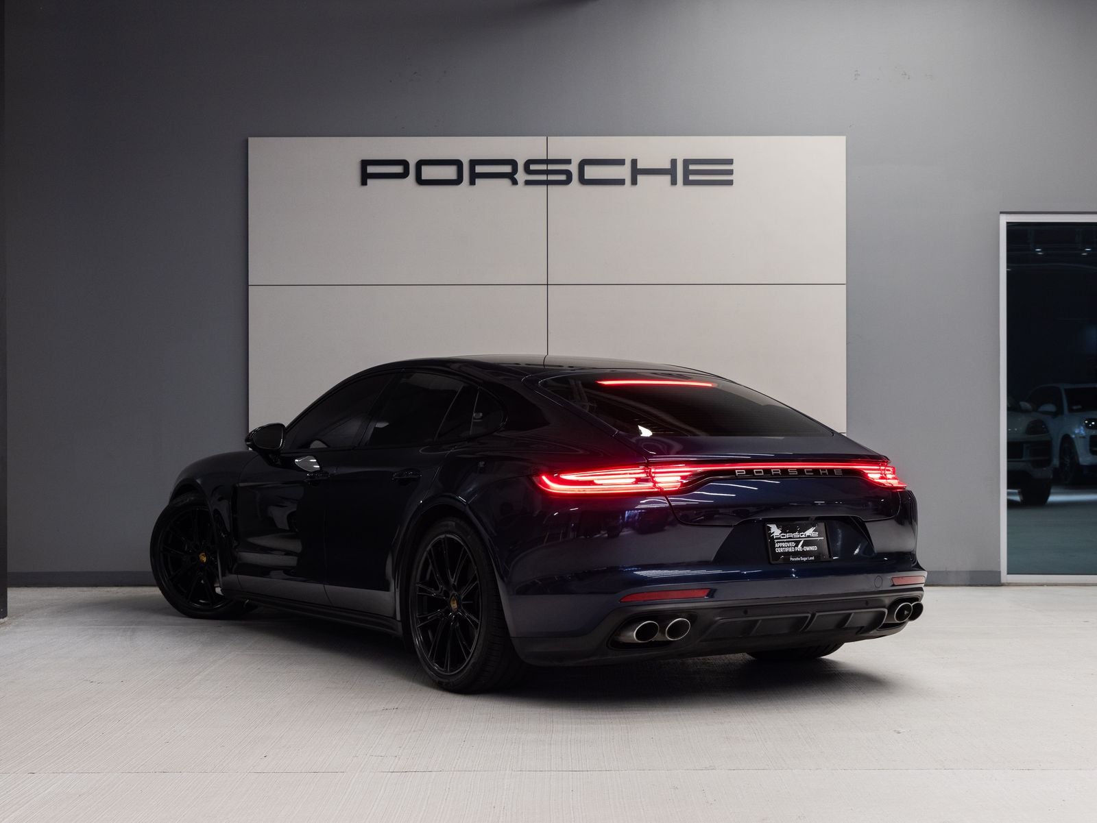 2023 Porsche Panamera 4 Platinum Edition