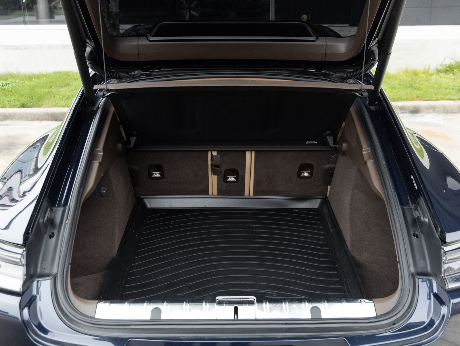 2023 Porsche Panamera 4 Platinum Edition