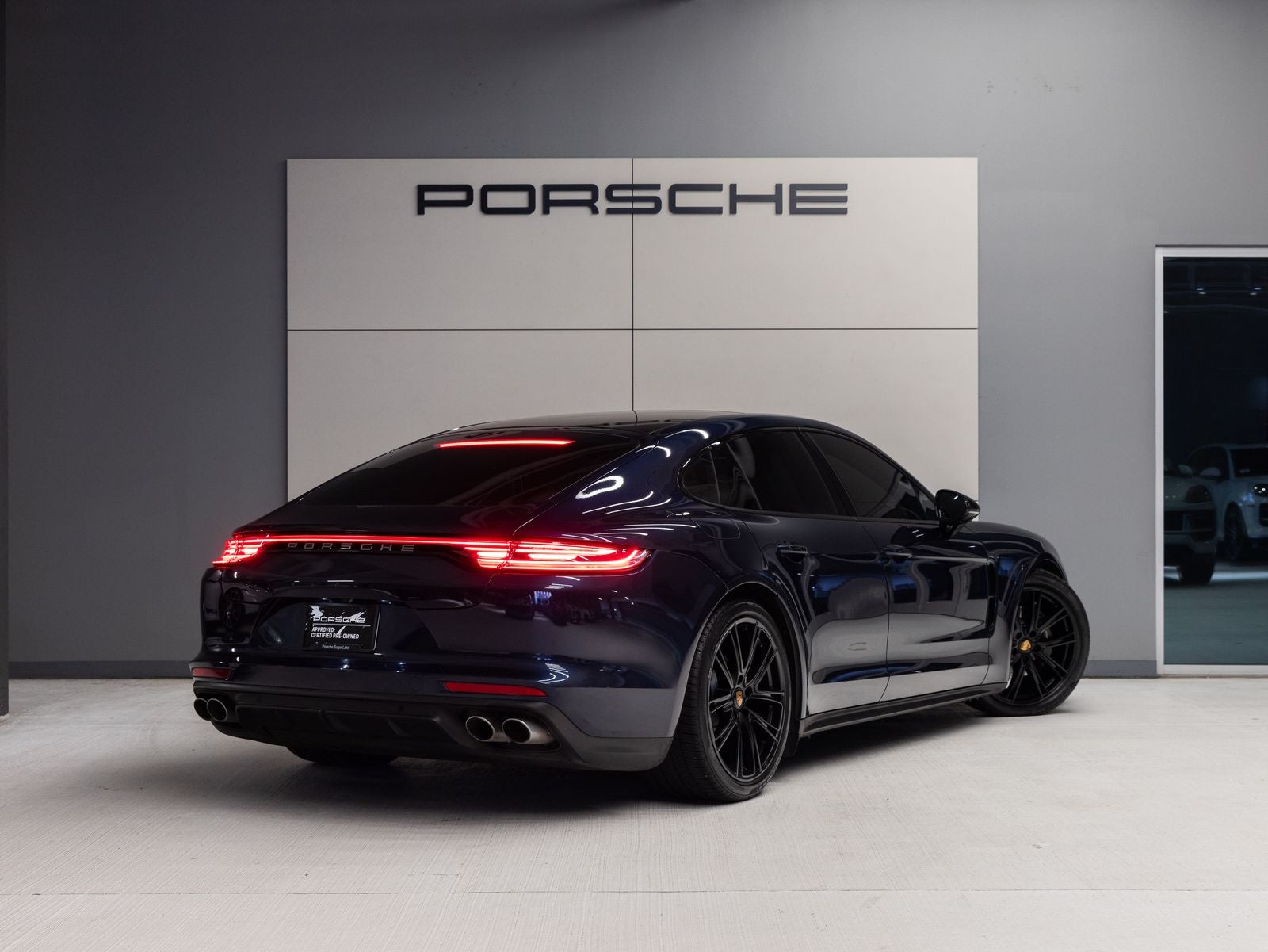 2023 Porsche Panamera 4 Platinum Edition