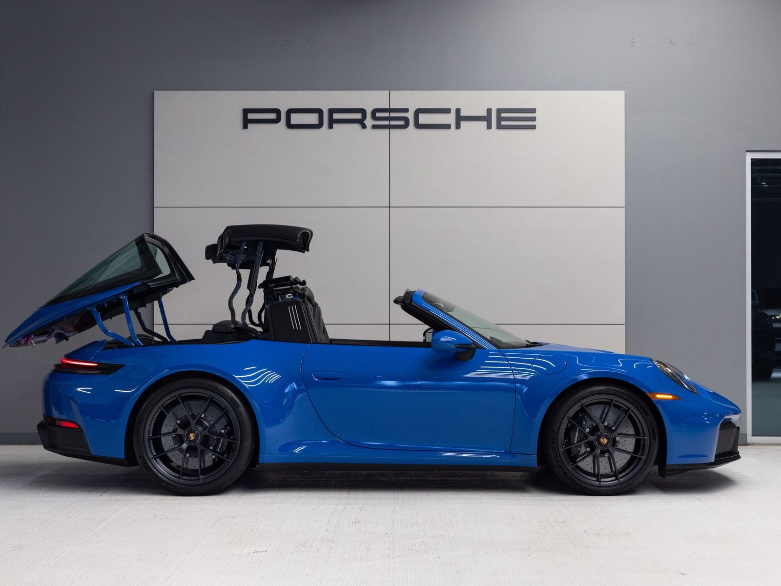 2025 Porsche 911 Targa 4 GTS