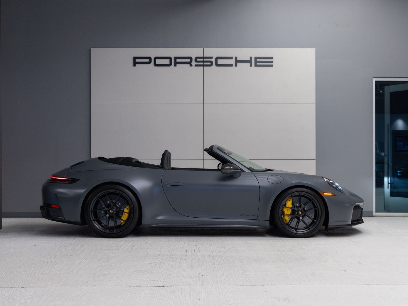 2025 Porsche 911 Carrera GTS Cabriolet