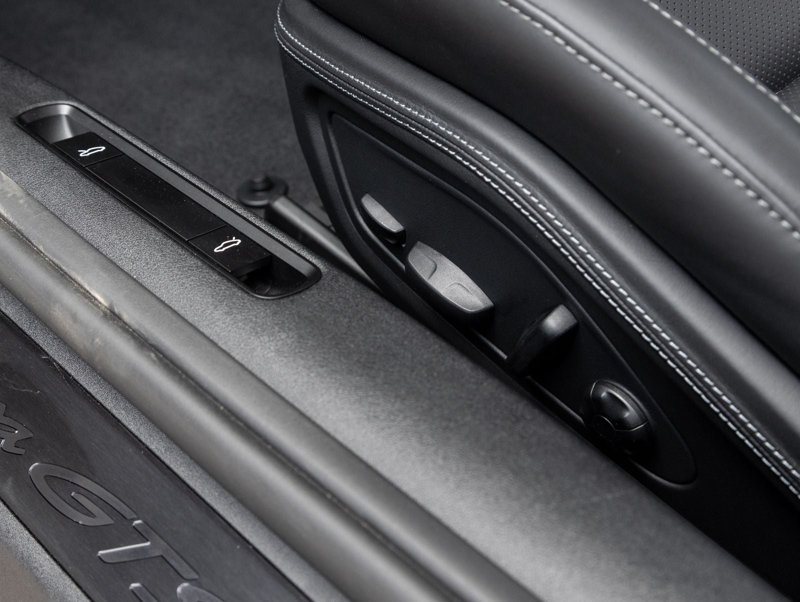 2025 Porsche 911 Carrera GTS Cabriolet