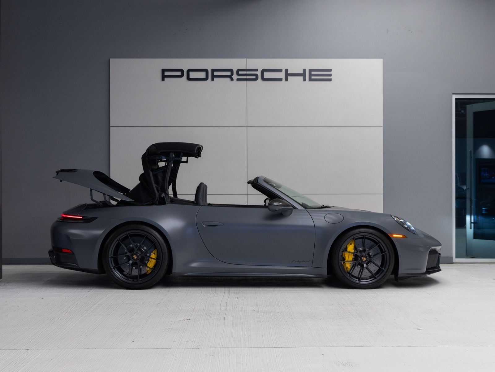 2025 Porsche 911 Carrera GTS Cabriolet