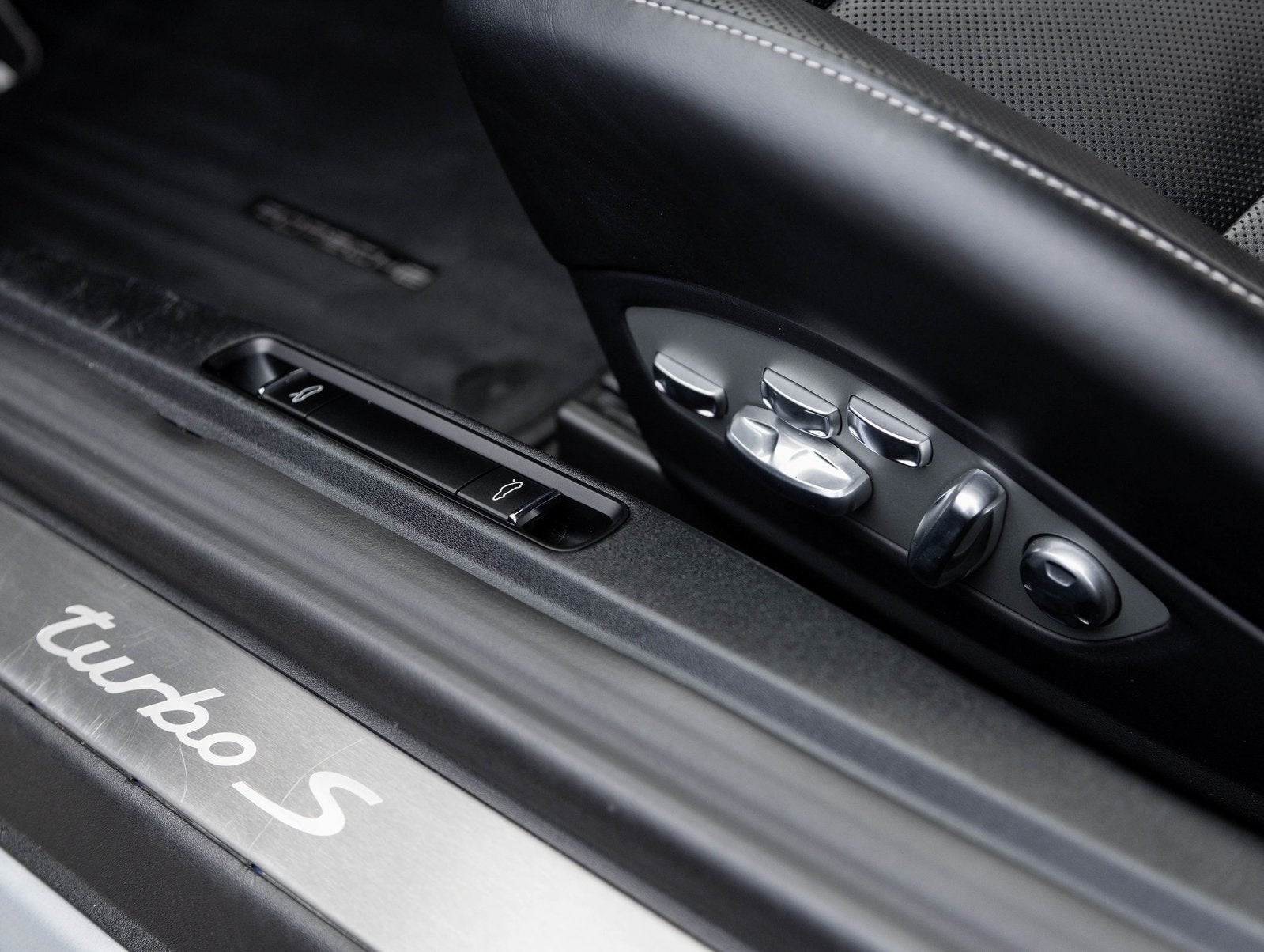 2018 Porsche 911 911 Turbo S Cabriolet