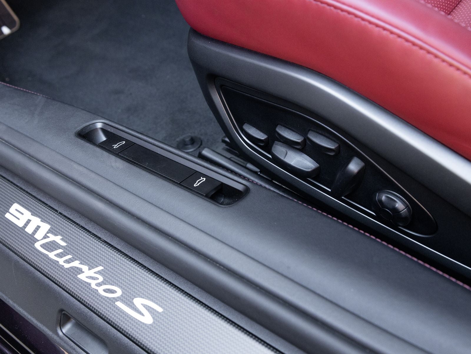 2025 Porsche 911 Turbo S Cabriolet