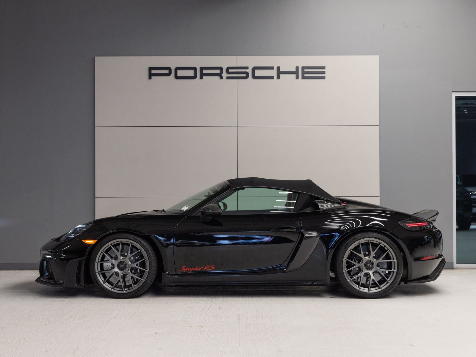 2025 Porsche 718 Spyder RS