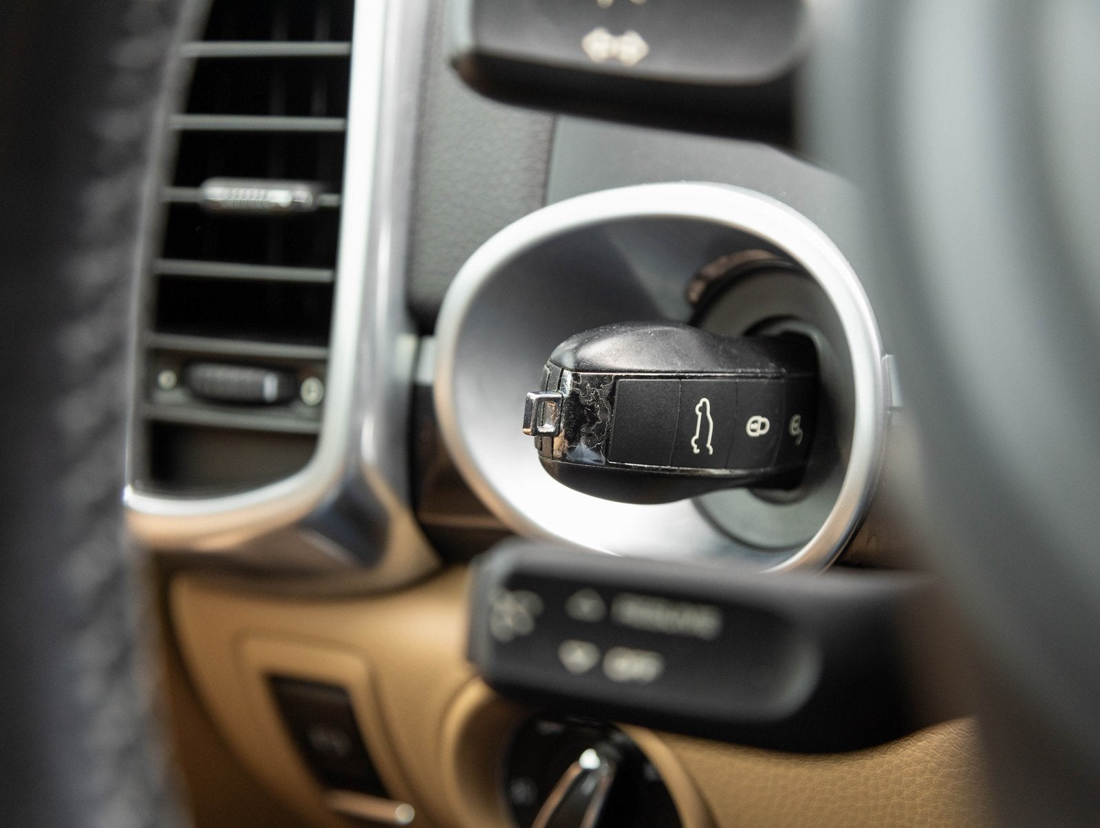 2014 Porsche Cayenne Cayenne Platinum Edition