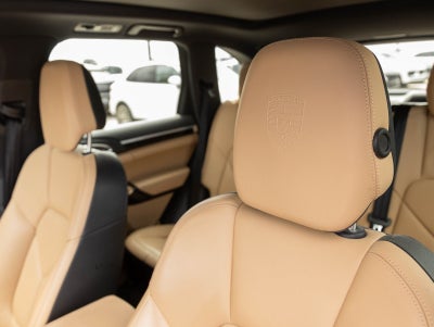 2014 Porsche Cayenne Cayenne Platinum Edition