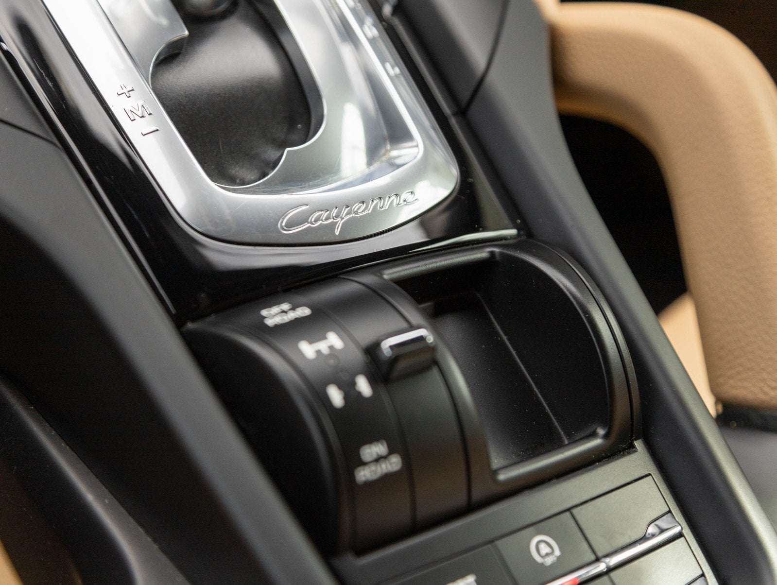 2014 Porsche Cayenne Cayenne Platinum Edition