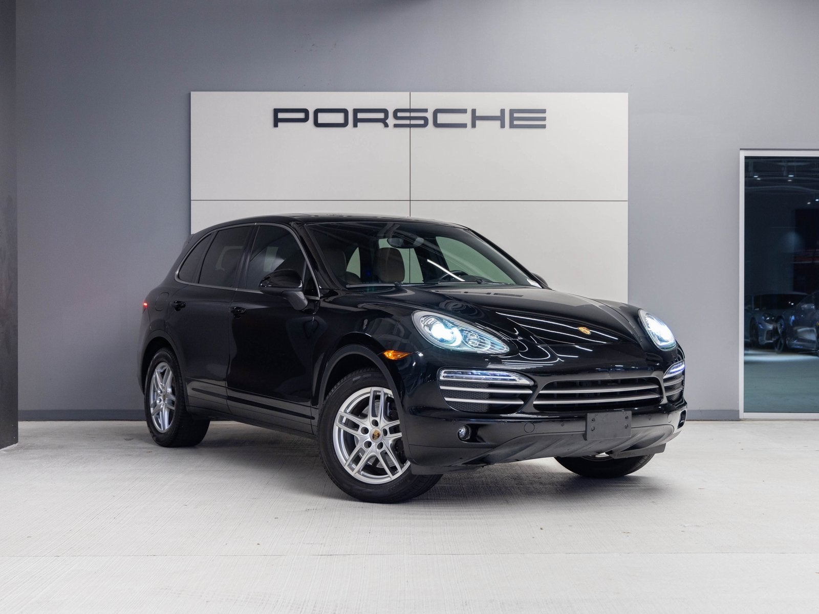 2014 Porsche Cayenne Cayenne Platinum Edition