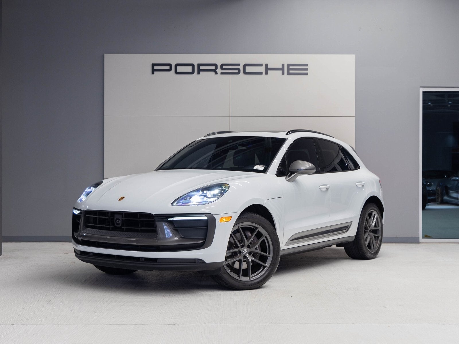 2024 Porsche Macan T