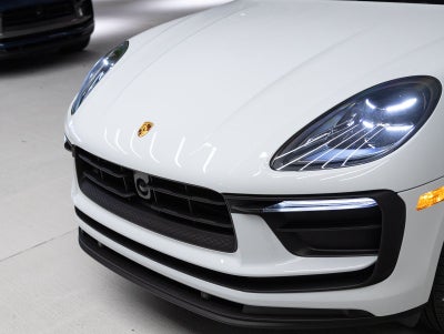 2026 Porsche Macan AWD