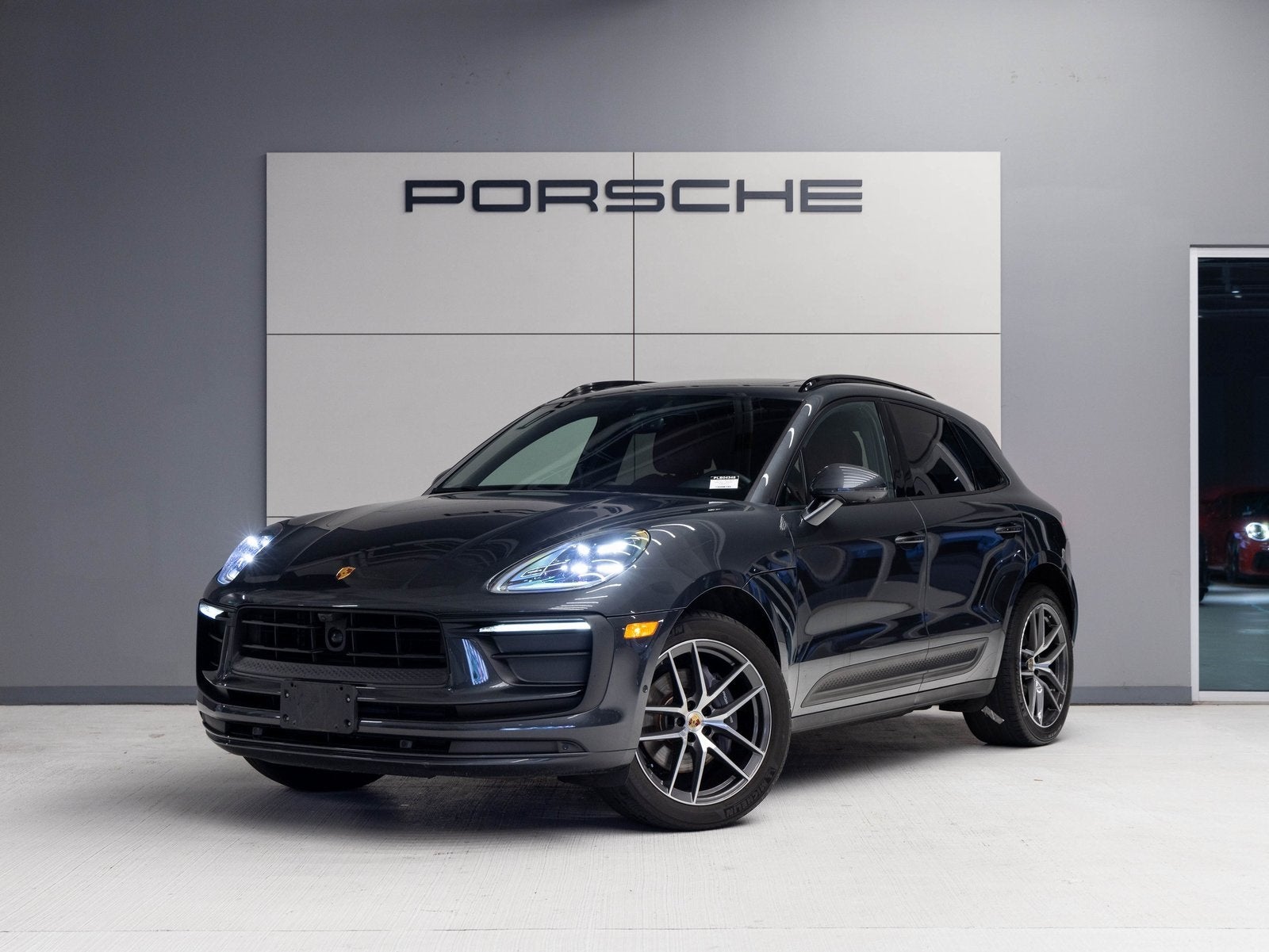 2023 Porsche Macan Base