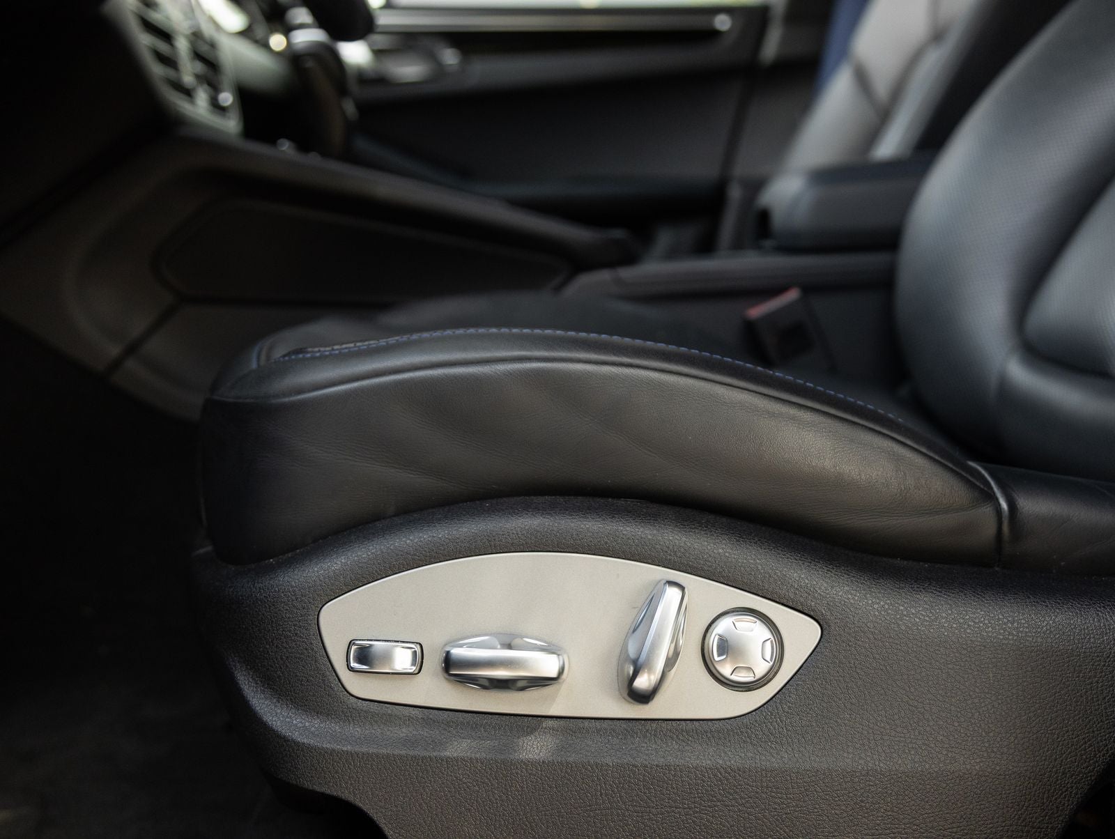 2024 Porsche Macan AWD