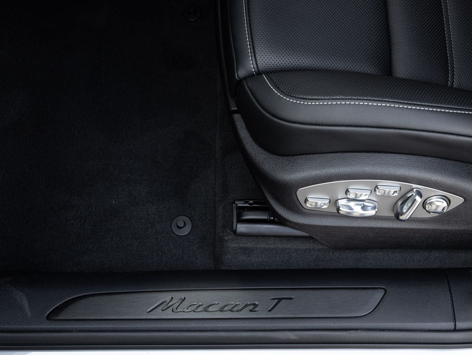 2026 Porsche Macan T