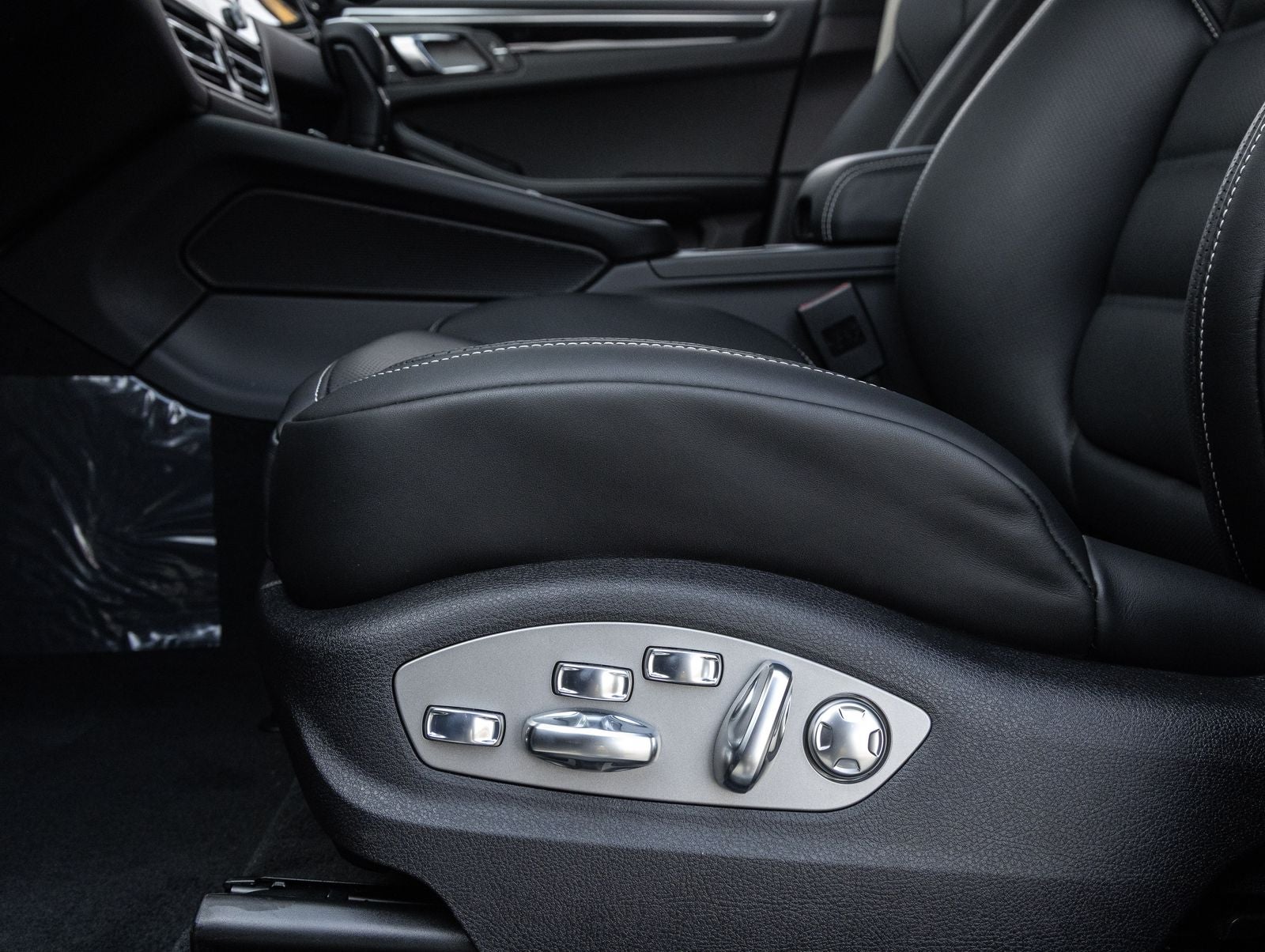 2026 Porsche Macan T