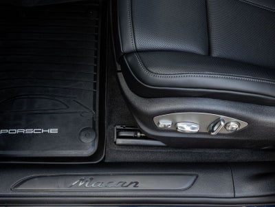 2026 Porsche Macan AWD