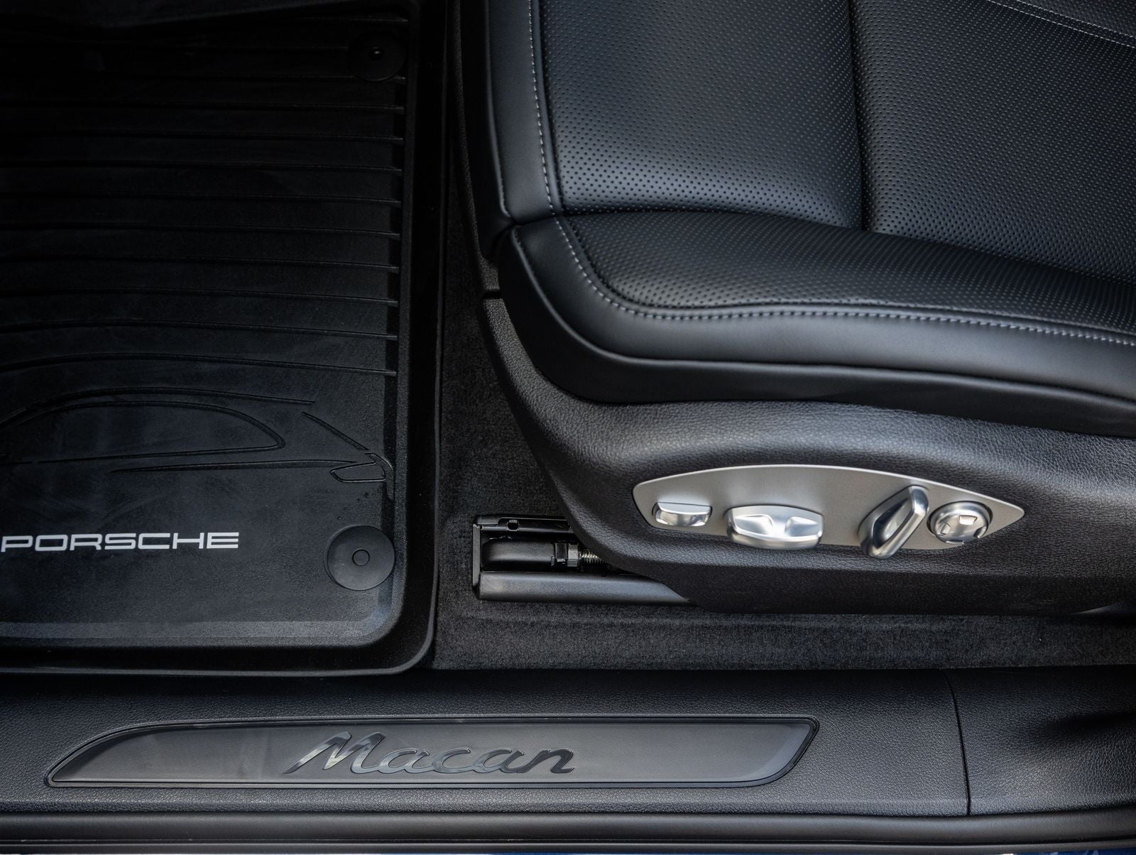 2026 Porsche Macan AWD