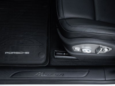 2026 Porsche Macan AWD