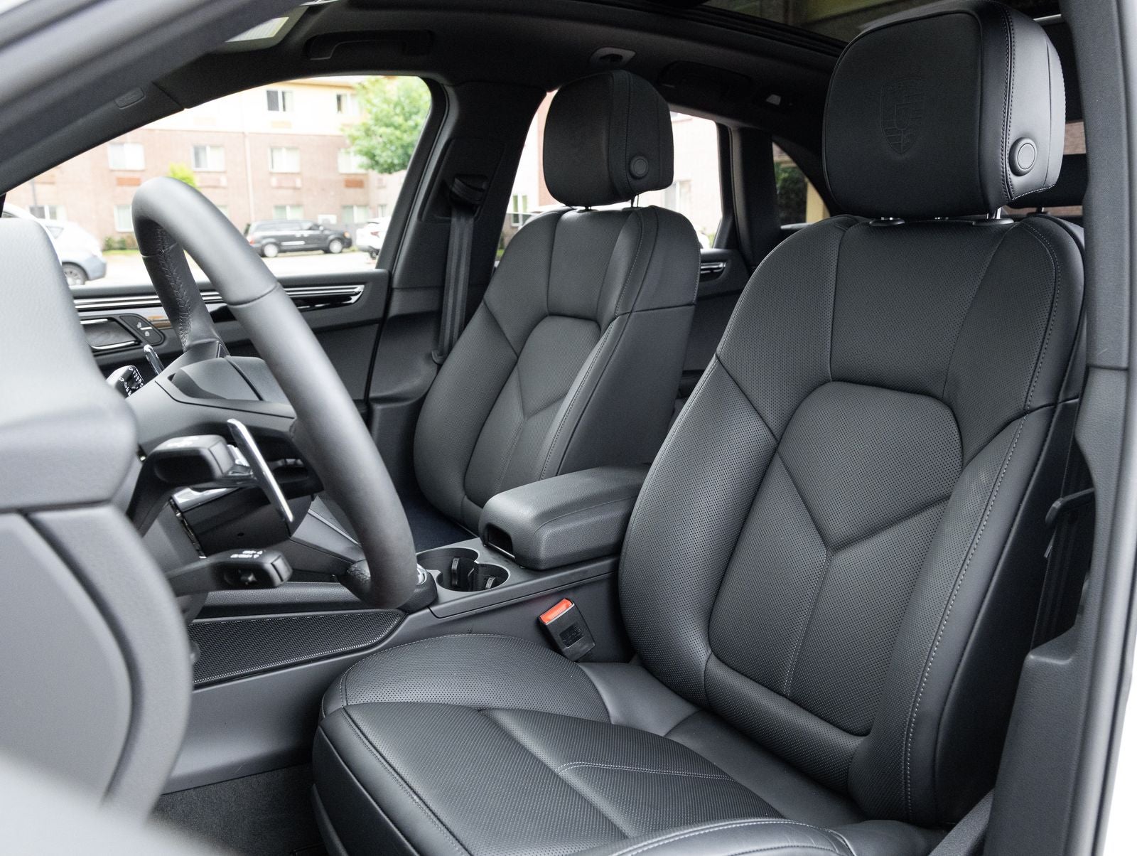 2026 Porsche Macan AWD