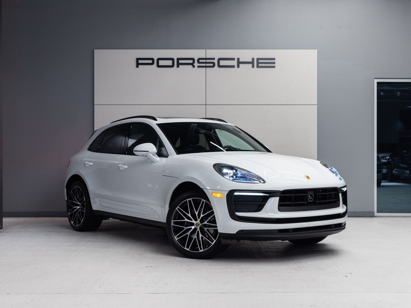 2026 Porsche Macan AWD