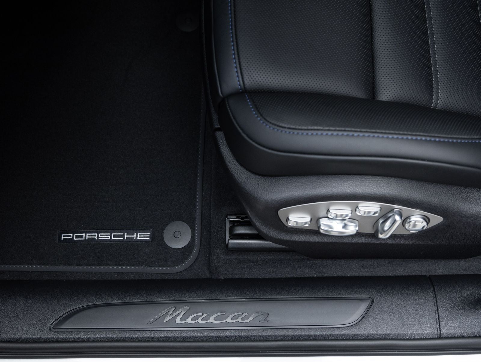 2026 Porsche Macan AWD