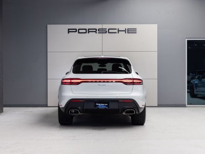 2026 Porsche Macan AWD