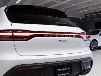 2026 Porsche Macan Macan