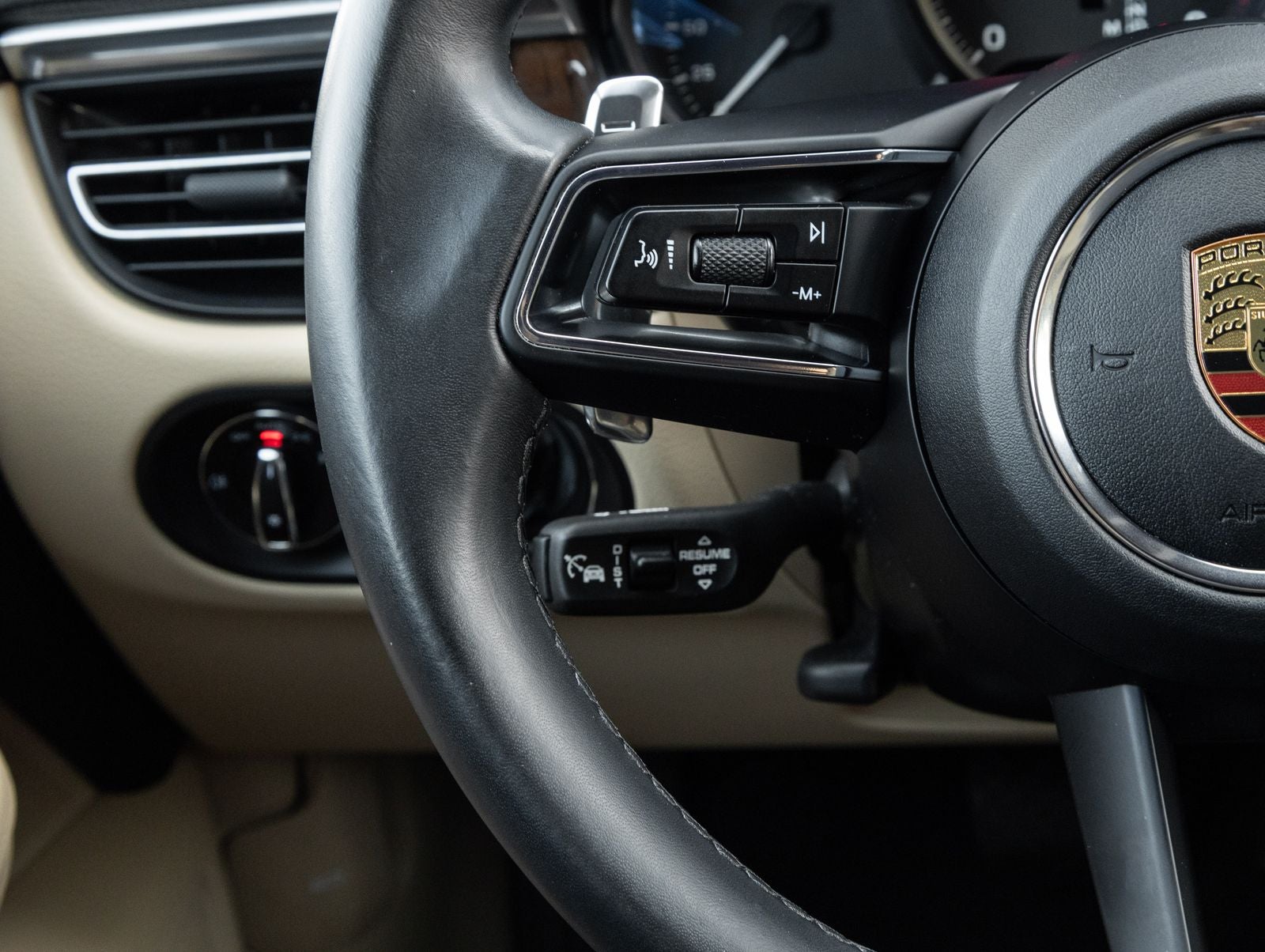 2023 Porsche Macan AWD