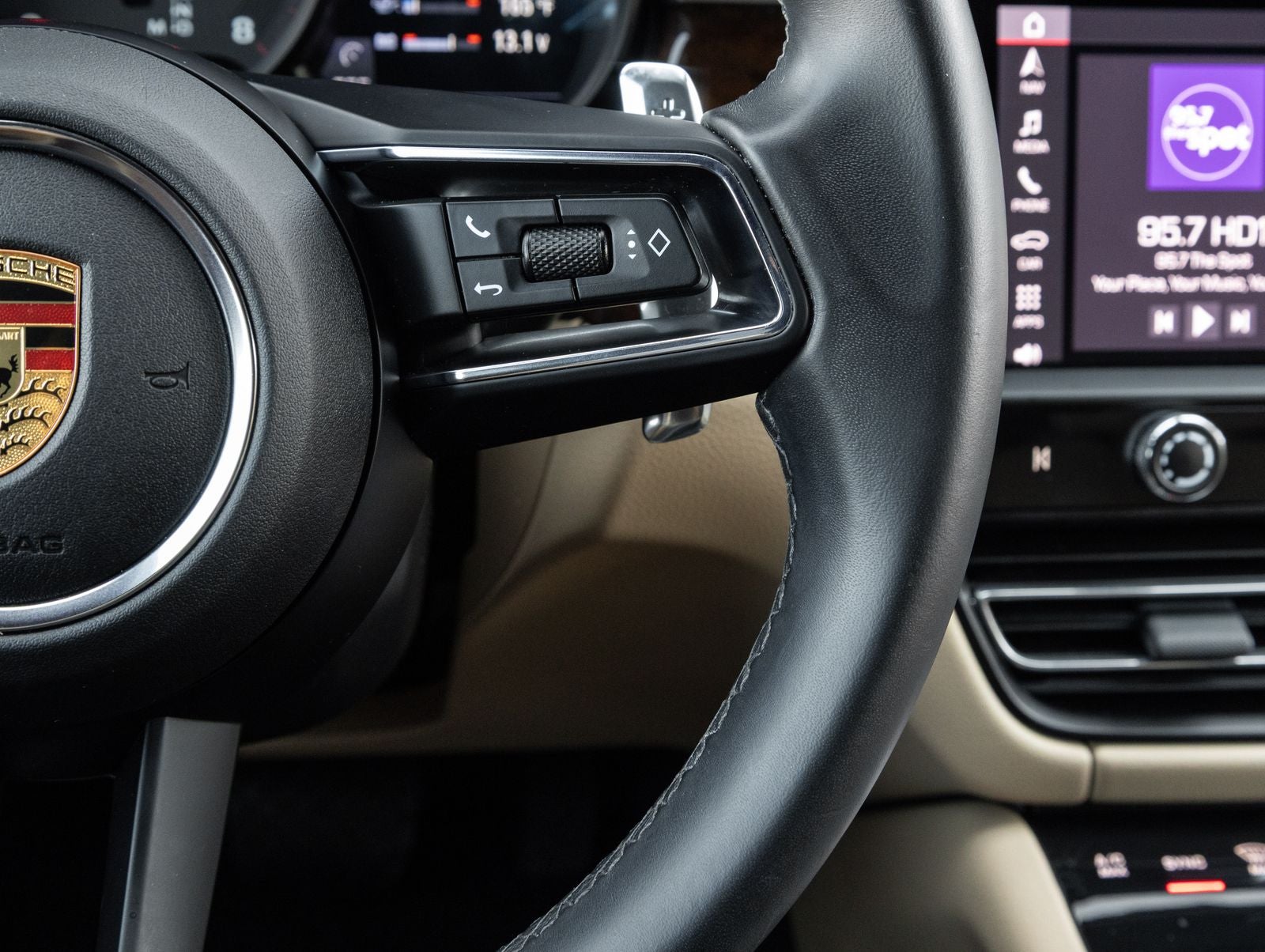2023 Porsche Macan AWD