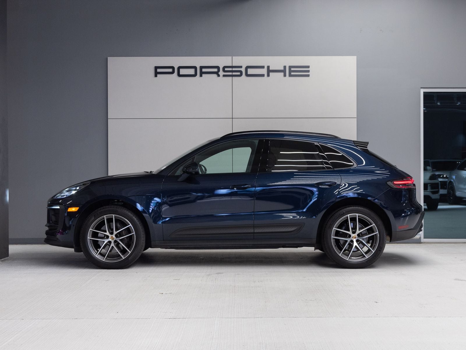 2023 Porsche Macan AWD