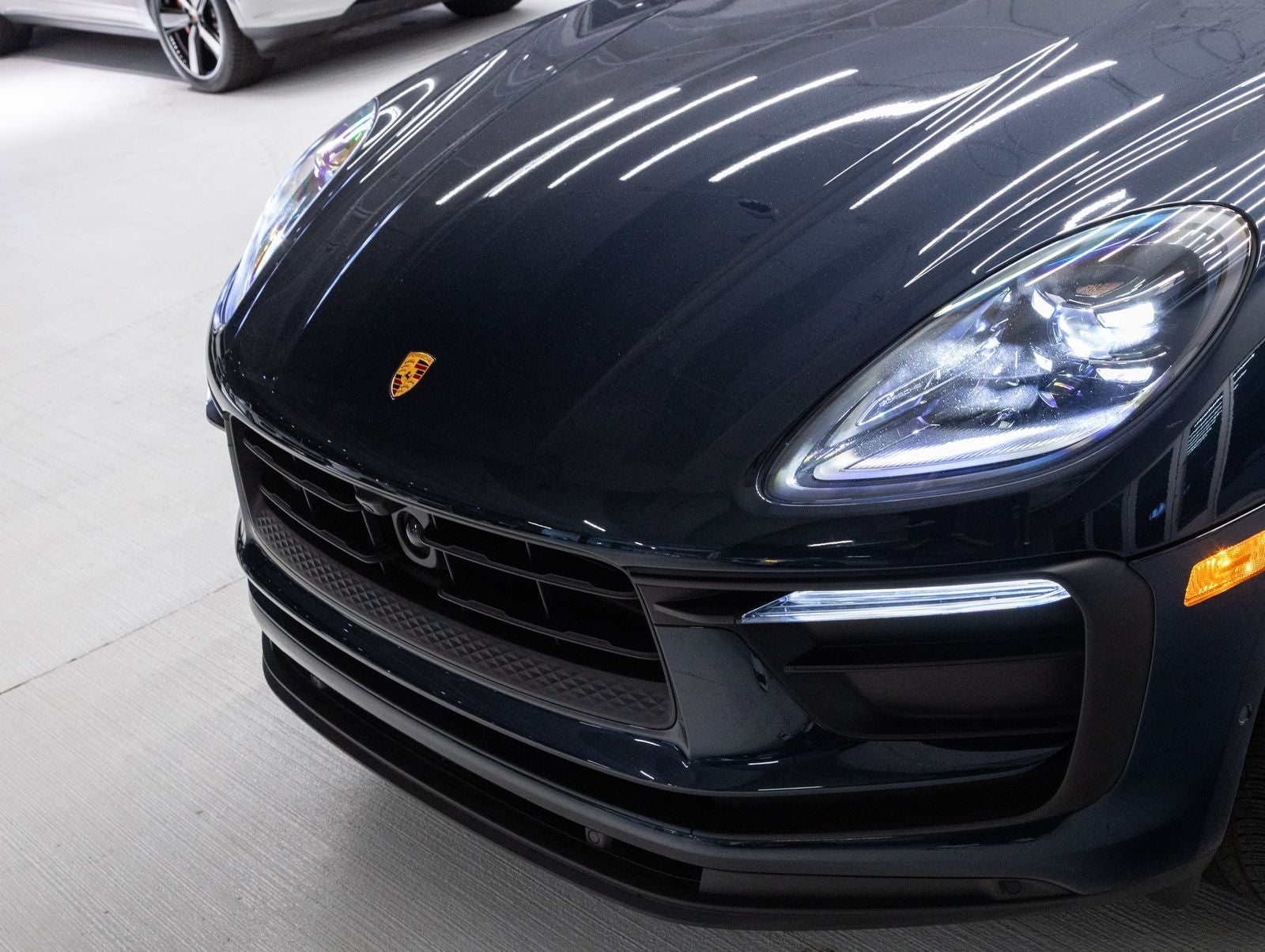 2023 Porsche Macan AWD